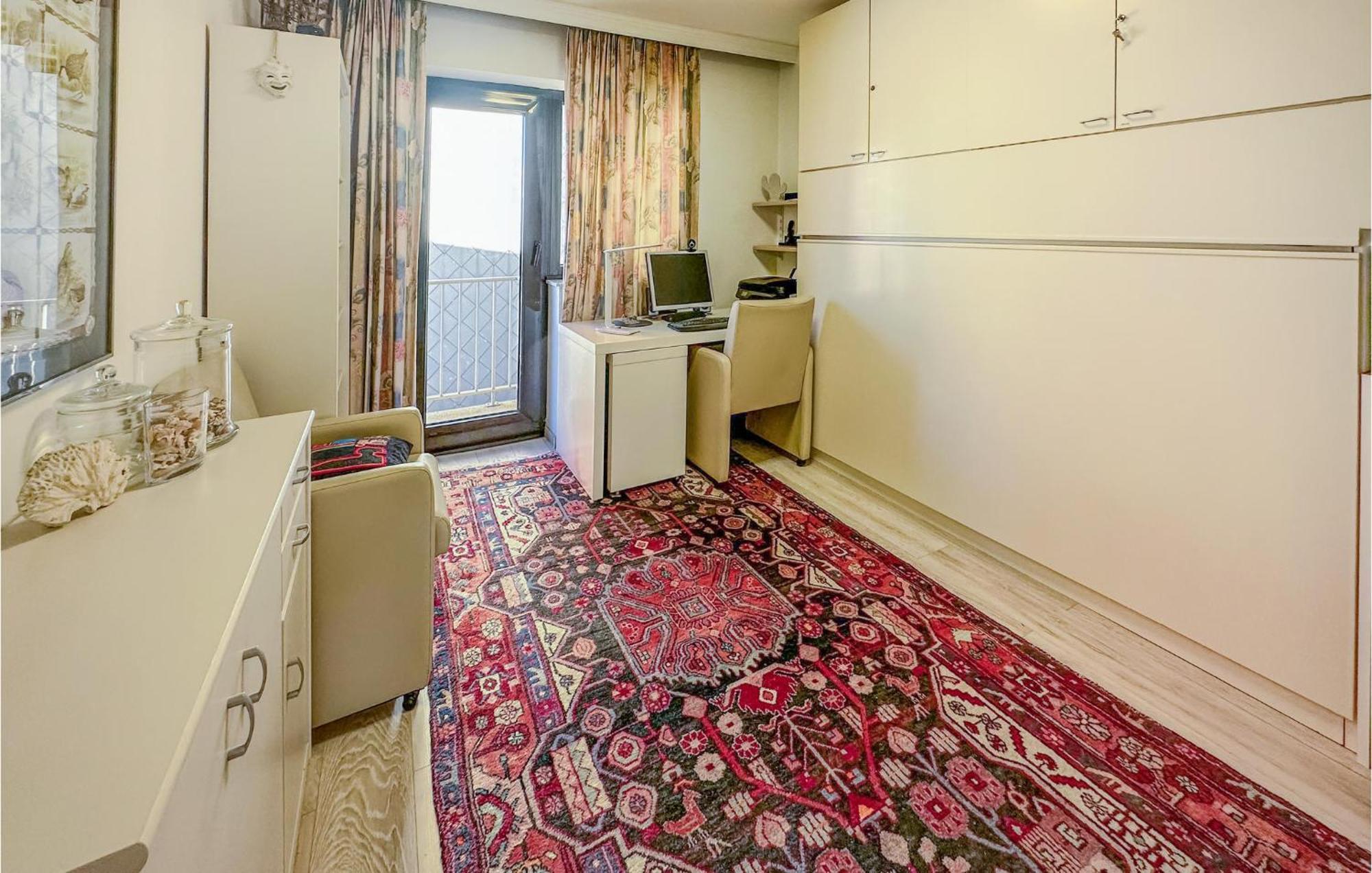 Appartement Awesome In With Wifi